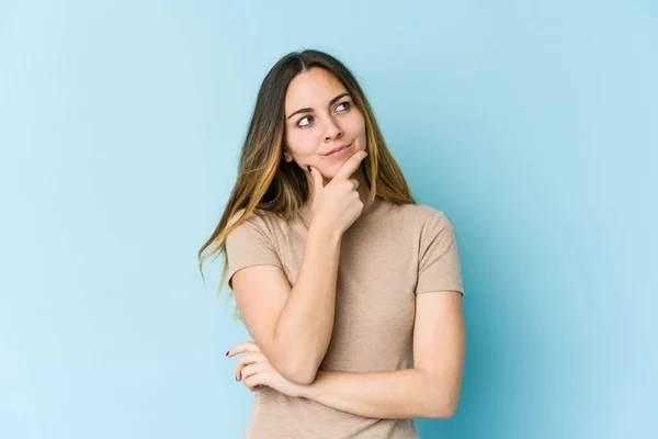 pessoa pensativa, produtos em alta no dropshipping